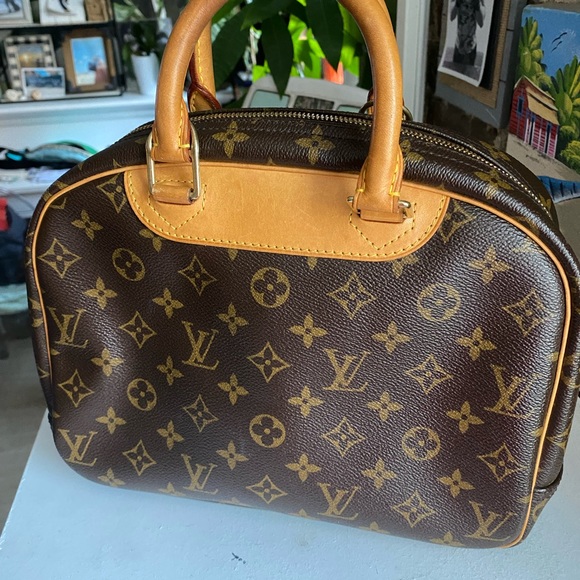 Louis Vuitton Deauville - like new!! - Picture 6 of 7